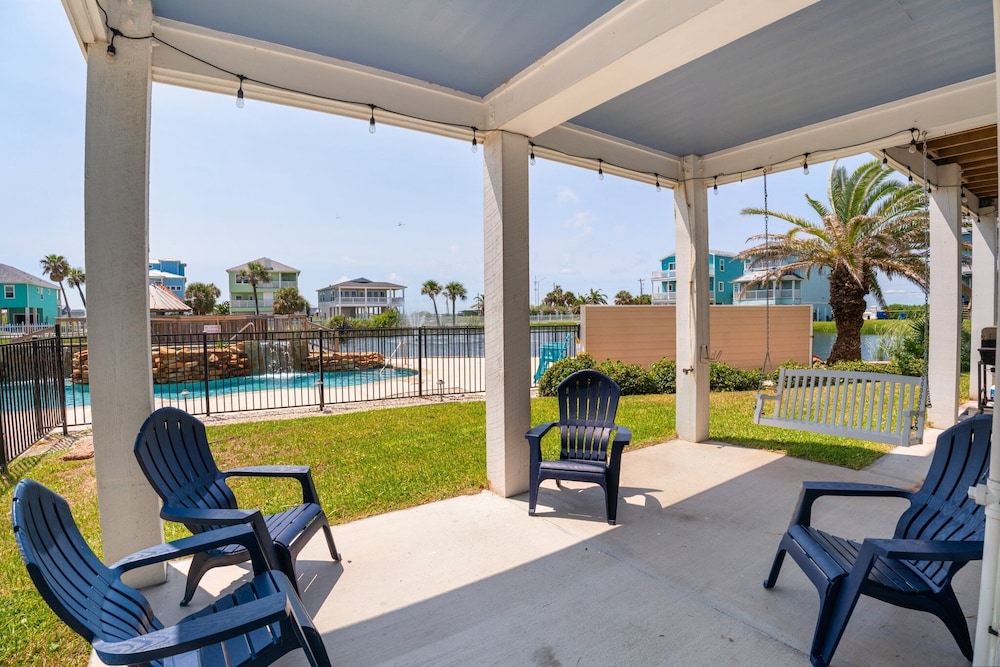 Chancla - Pet Friendly! Community Pool!