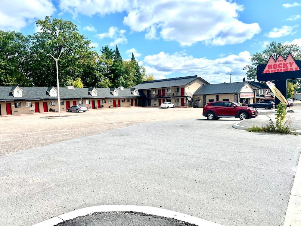 Rocky Mountain Lodge & Suites