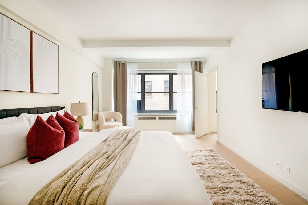 52-3de Newly Renovated 2BR BTH Midtown East