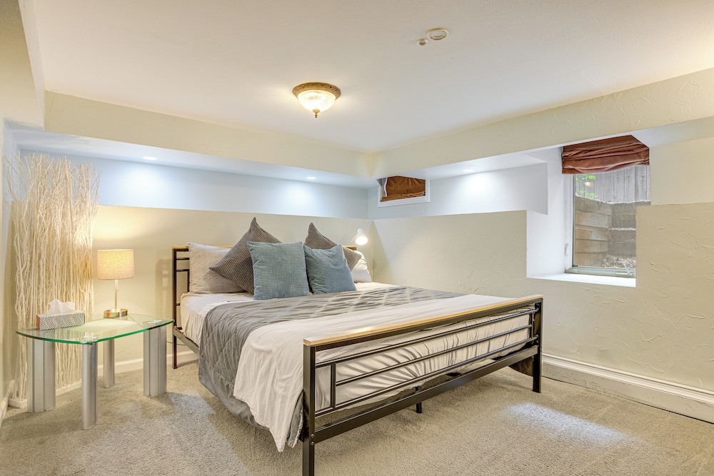 Denver Retreat in Cherry Creek: Walk to Dining!