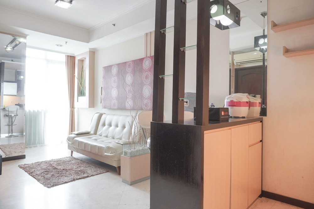 Elegant and Comfy 1BR with Extra Room Apartment at Bellagio Residence