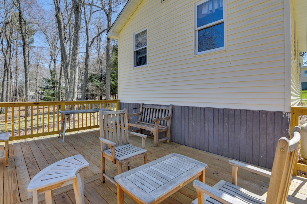 Shared Fire Pit & Kayaks: Catskills Lake Retreat!