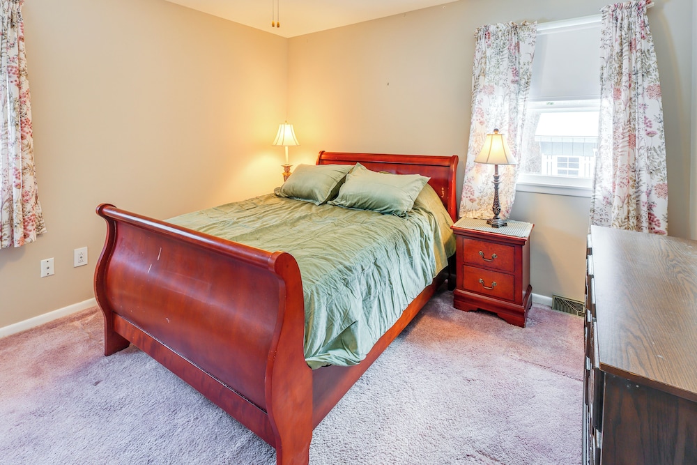 9 Mi to Lake George Village: Home in Queensbury