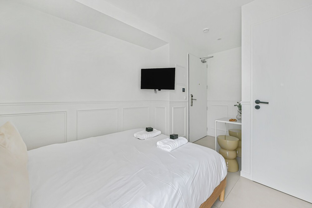 JIJI Suites