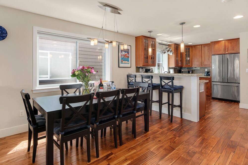 Seattle Vacation Home: The Aerodrome