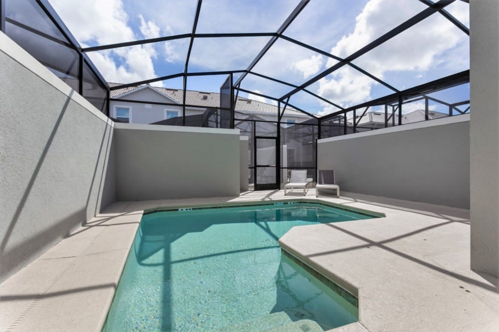 Rent a Luxury Townhome on Storey Lake Resort, Minutes From Disney, Orlando Townhome 3224 - Image 2