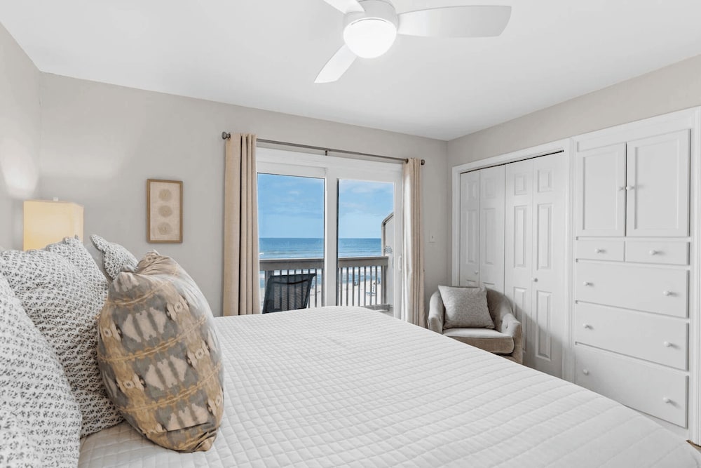 Blue Marlin by Avantstay Beachfront w Views Pool Access Beach Chairs