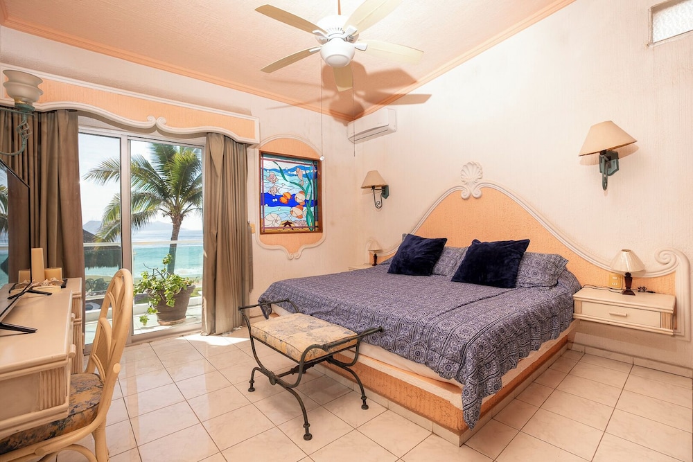 Playa Azul Apt with Sea views & Pool