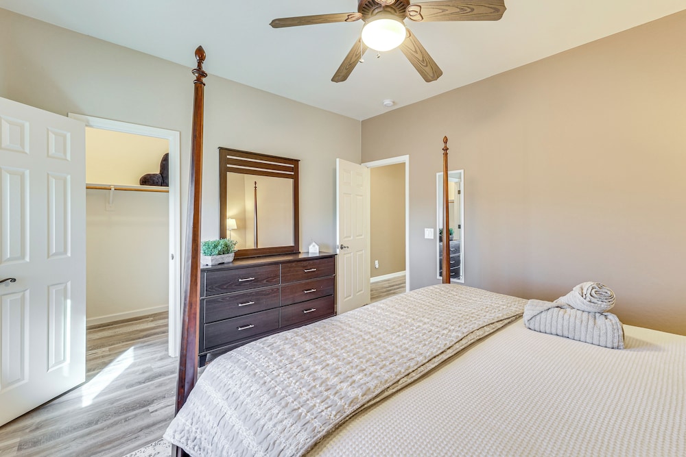 Gold Canyon Golfer's Getaway w/ Scenic Views!