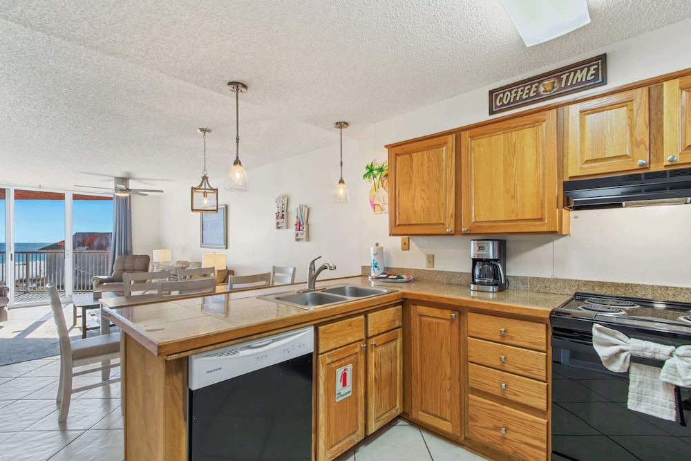 Gulf View 2 Bed Beaches Pool Dining and Fun