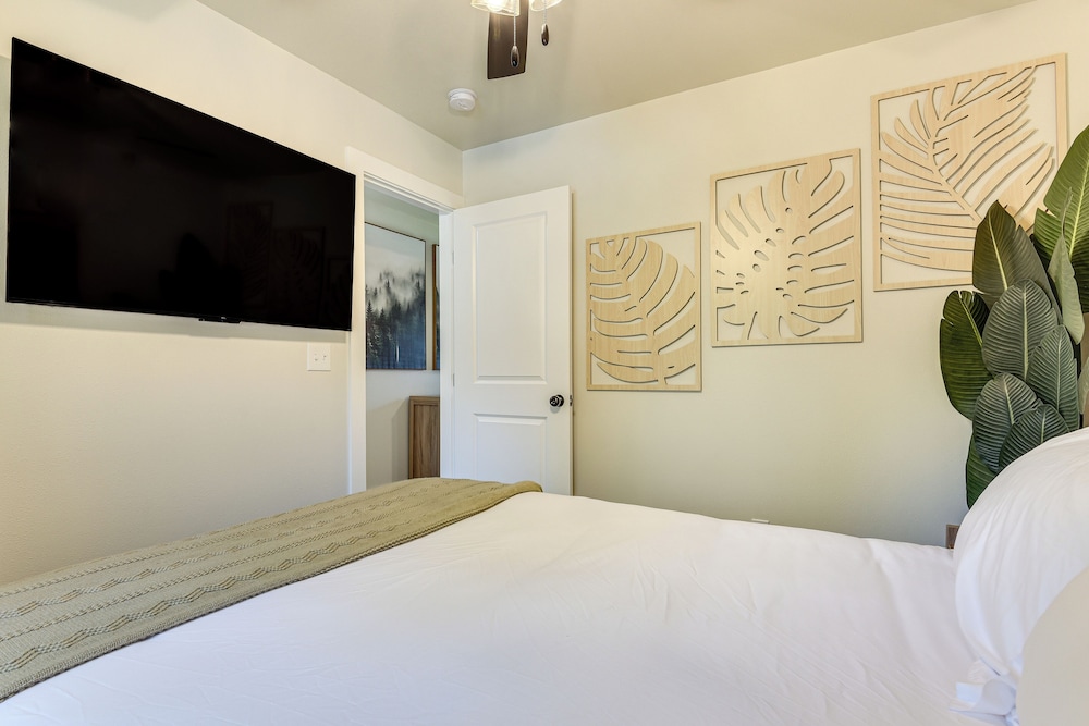 12 Mi to BOK Center: Pet-friendly Home w/ Yard!