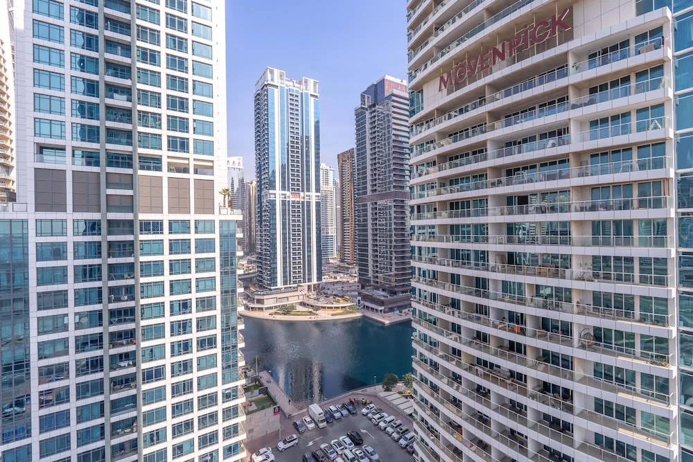 Sleeps 4 in This 2 Bedroom Apartment in Dubai Gate 2
