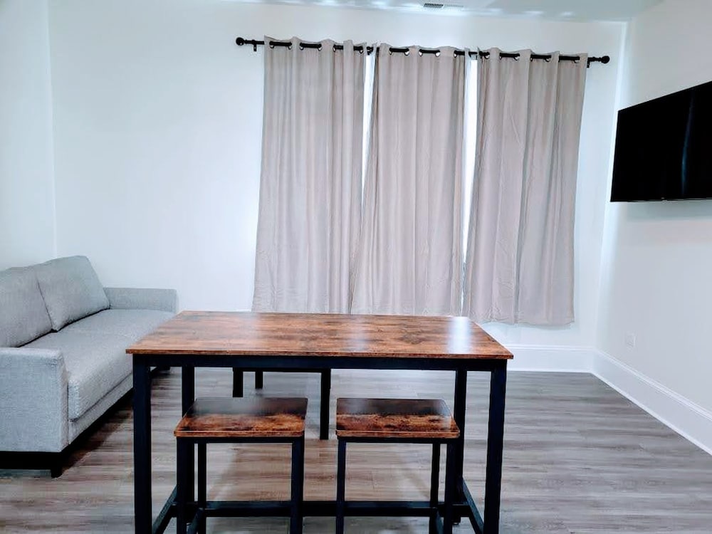 Walk to Duke Campus 1 Bedroom in Trinity Park