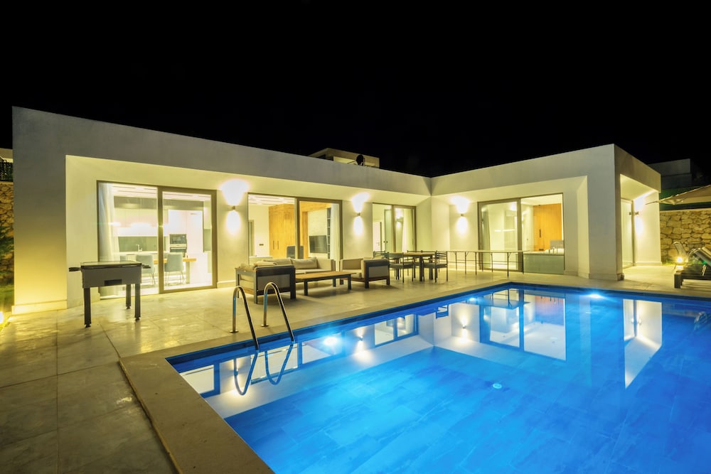 Pluto-1 PLANET LUXURY VILLAS