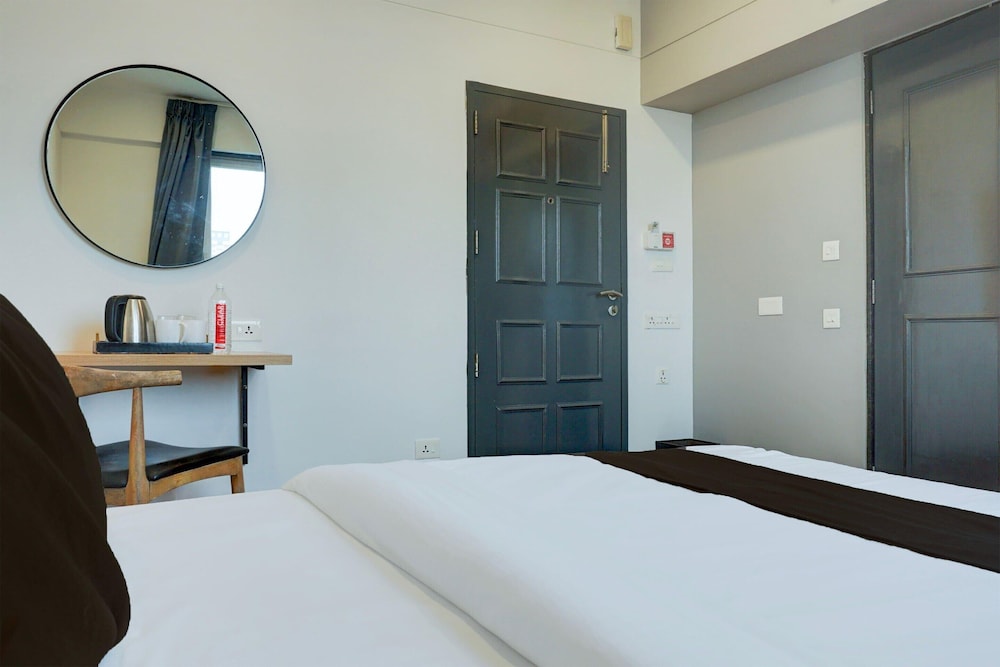 Cozy Deluxe Stays at Balewadi Pune