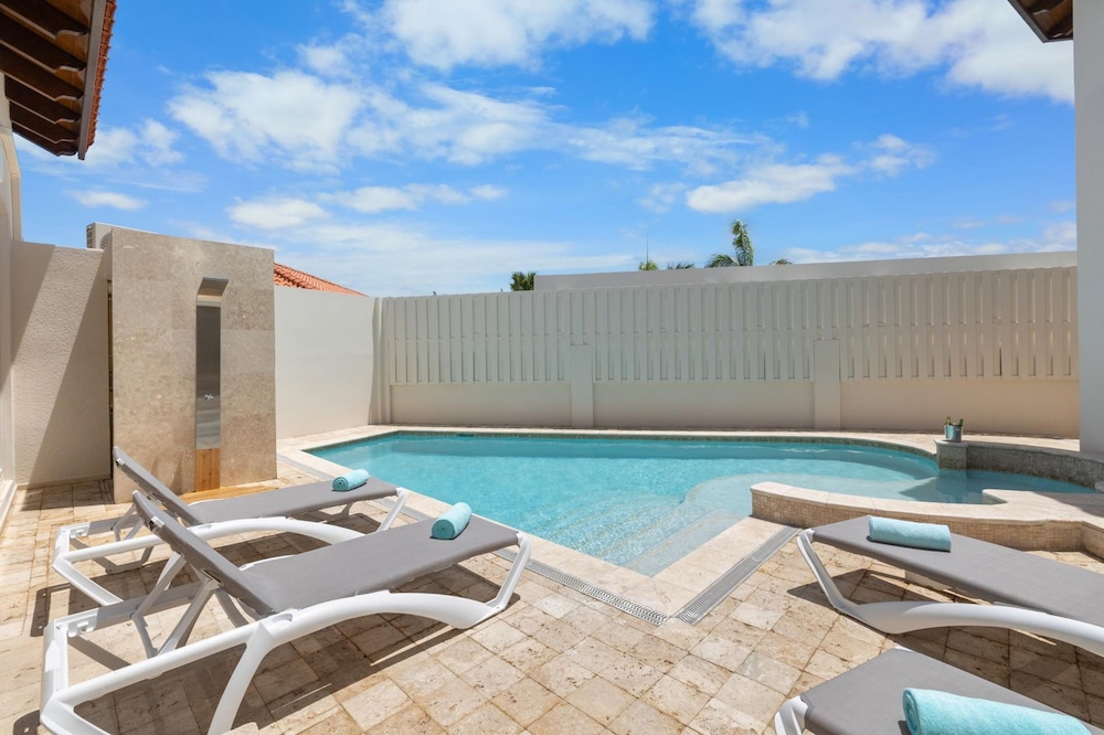 Designer Lux Villapoolbbq3 Min- Tres Trapi Bch