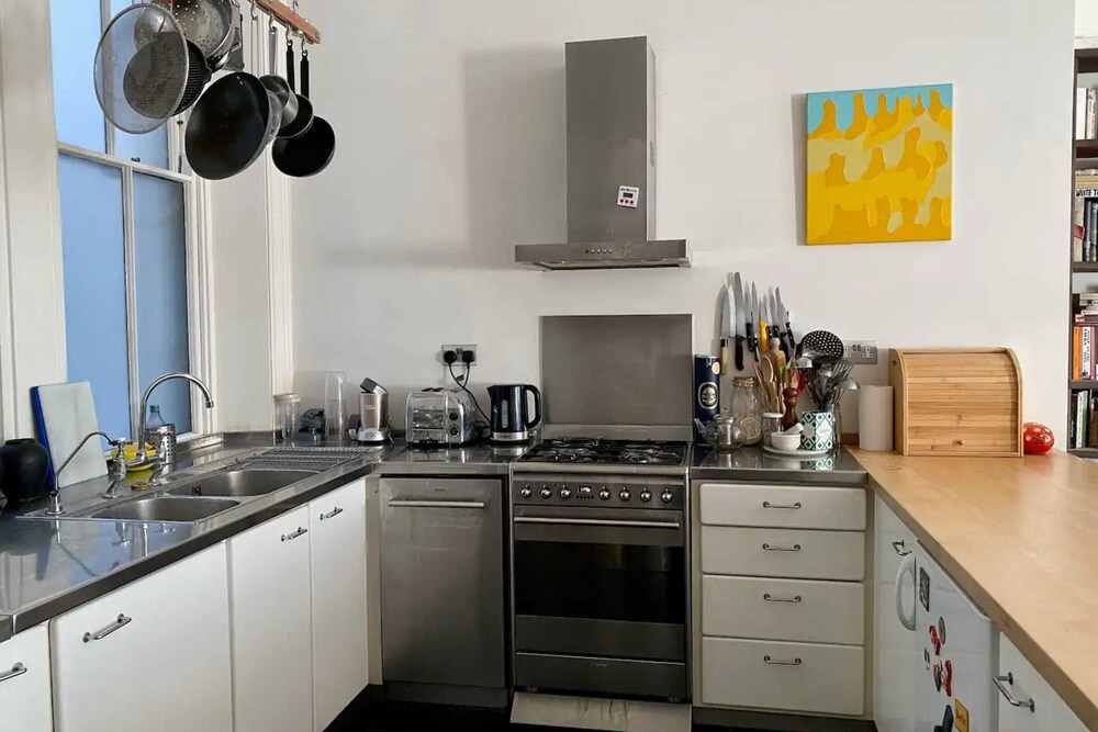 Spacious 2 Bedroom Flat in Central London
