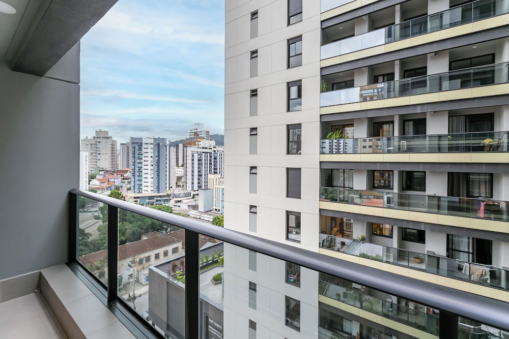 Studios Tower by Viva - Prédio com piscina e estacionamento no centro de Floripa