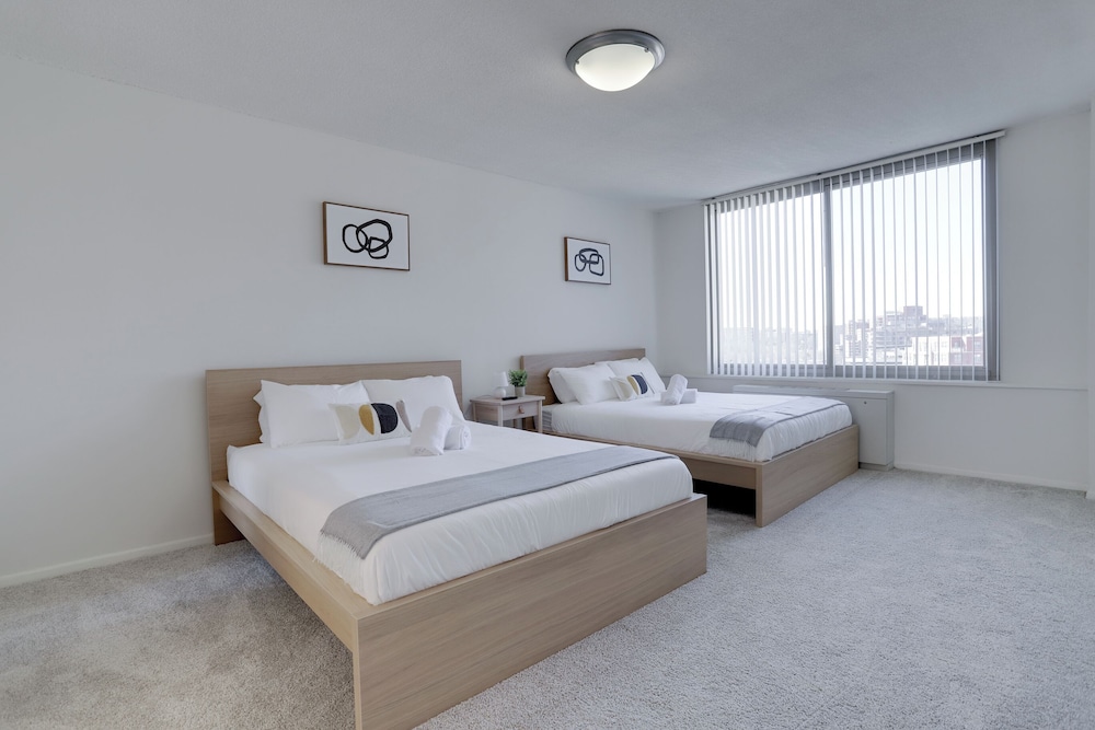 Stylish & Spacious 2BR in Crystal City