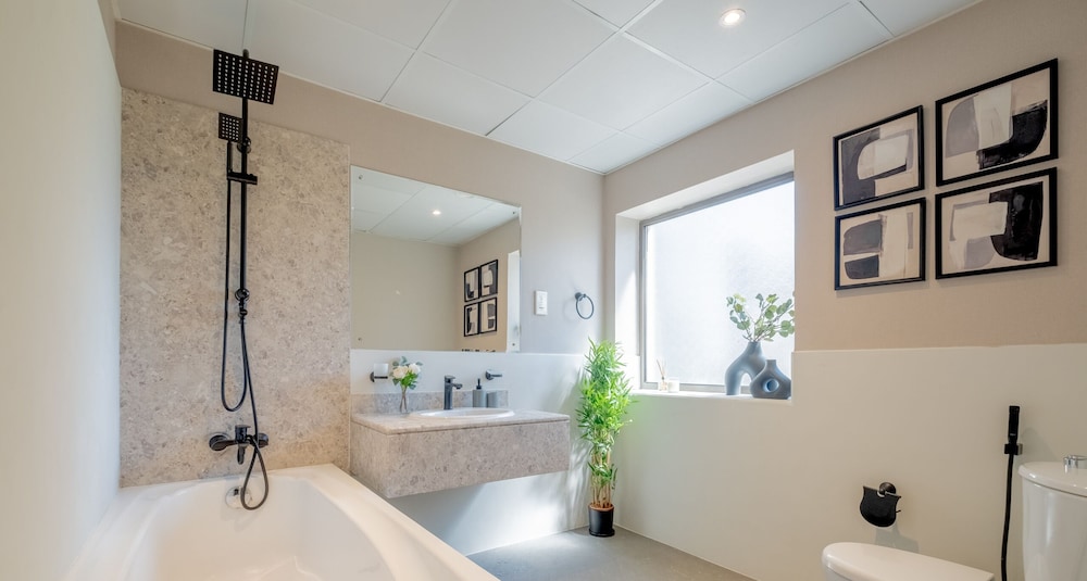 LUX The Luxurious Central JBR Suite 2