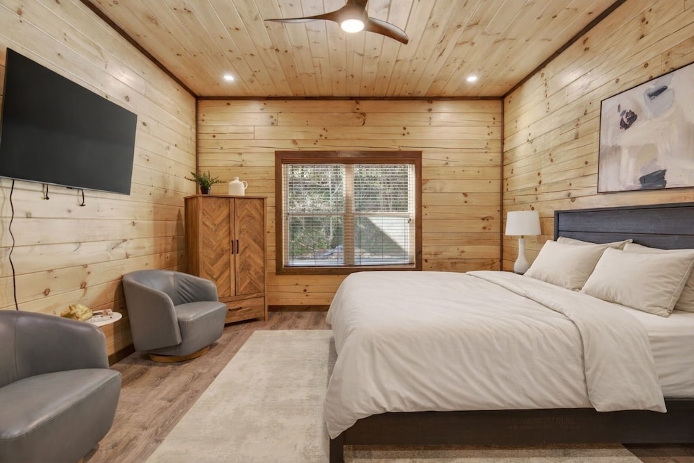 Ern802 - Bear Olympics 3 Bedroom Cabin
