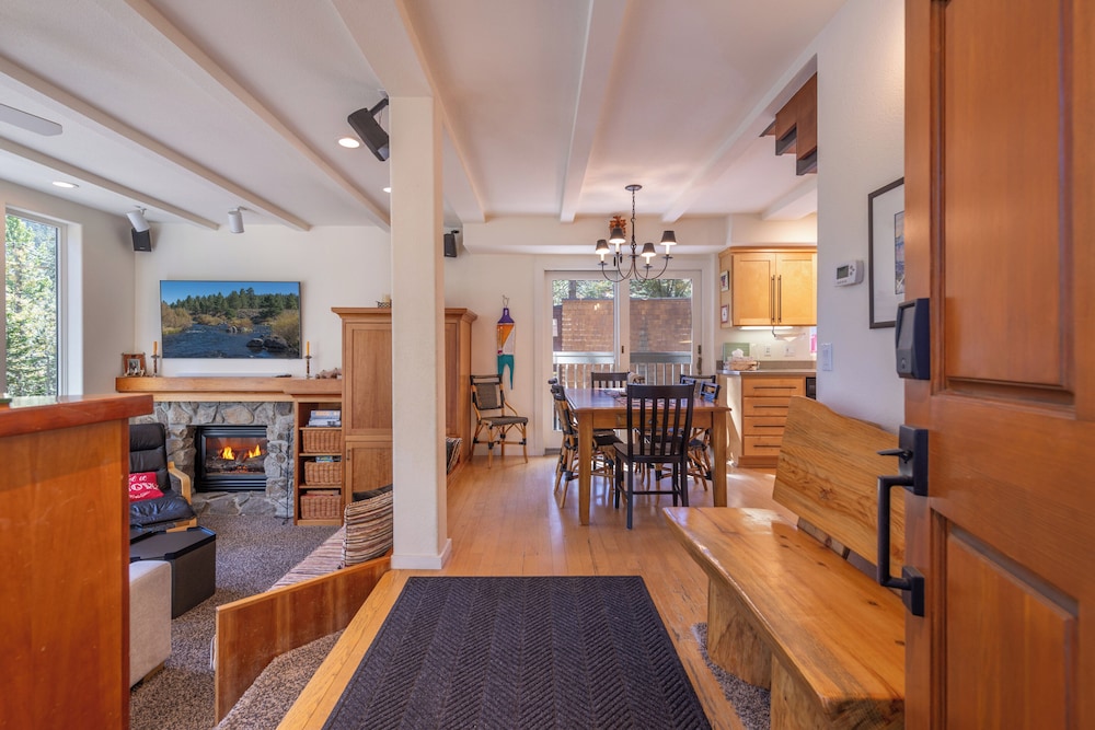 3BR Home in Alpine Meadows for 8 view 3