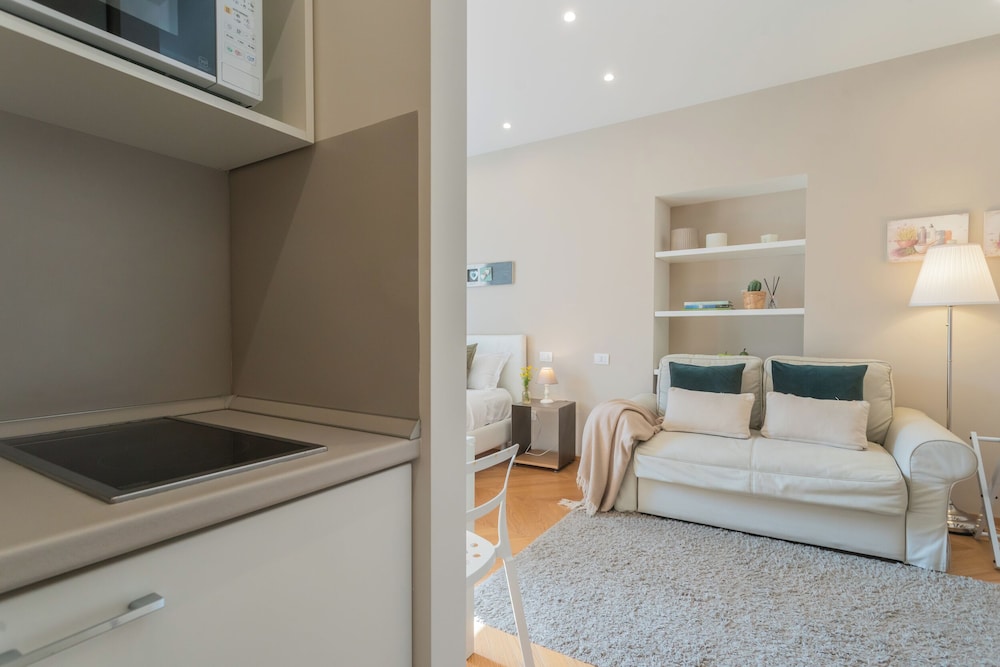 MT Studio by Rent All Como by Rent all Como