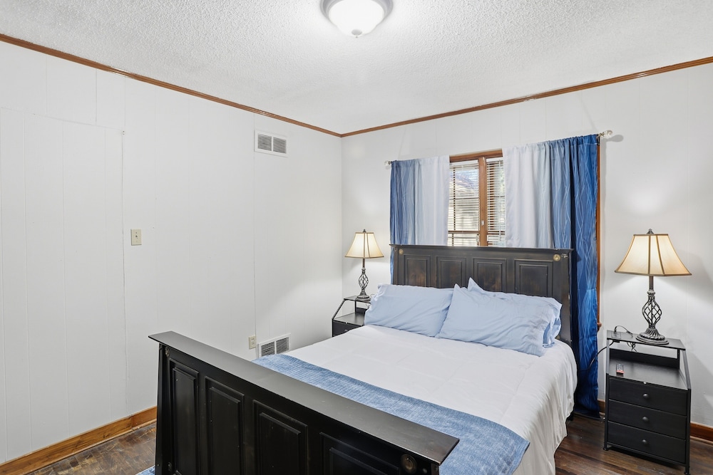 Bluff City Gem With Game Room 3 Bedroom Home
