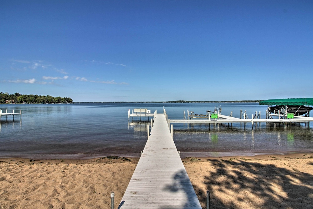 Alluring Nisswa Cabin on Gull Lake w/ Fireplace! view 4
