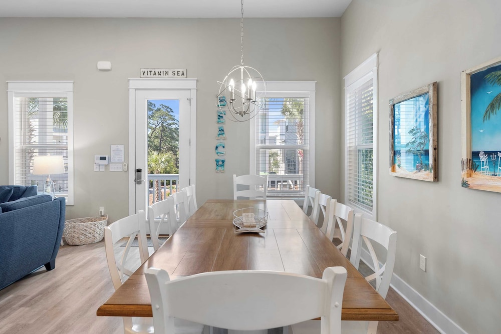 Mins to Beach Access + Pet-friendly + Golf Cart 30A White Sands by Avantstay
