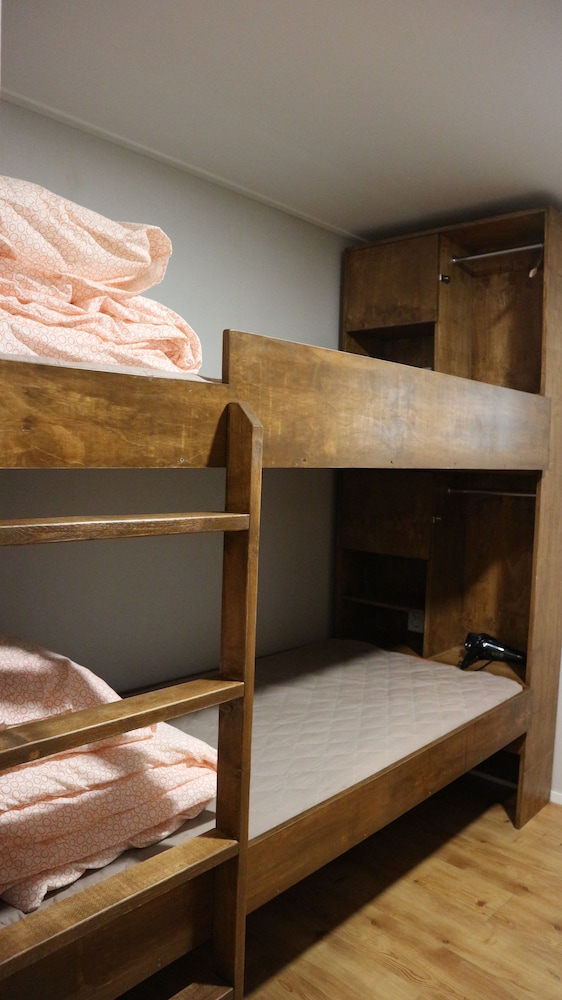 Zzzip Guest House - Hostel
