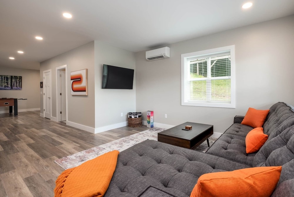 Downtown Brevard Retreat &Cyclists Dream
