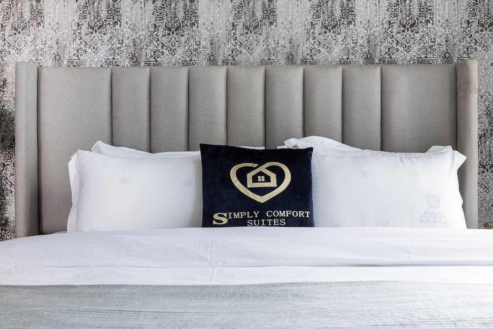 SIMPLY COMFORT Urban Chic Suites in J One Tower City & Canal Views