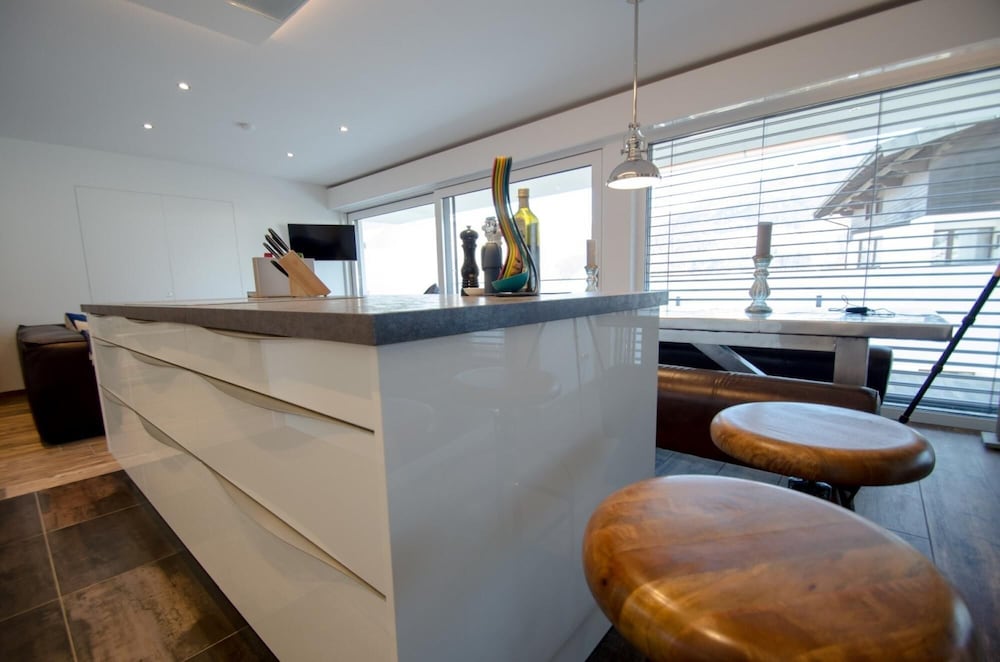 Superb Alpine Lodges Zell am See 6-8pax