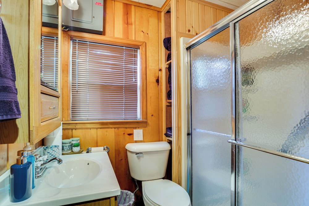 Walk to Wyalusing Beach: Cabin w/ River View!