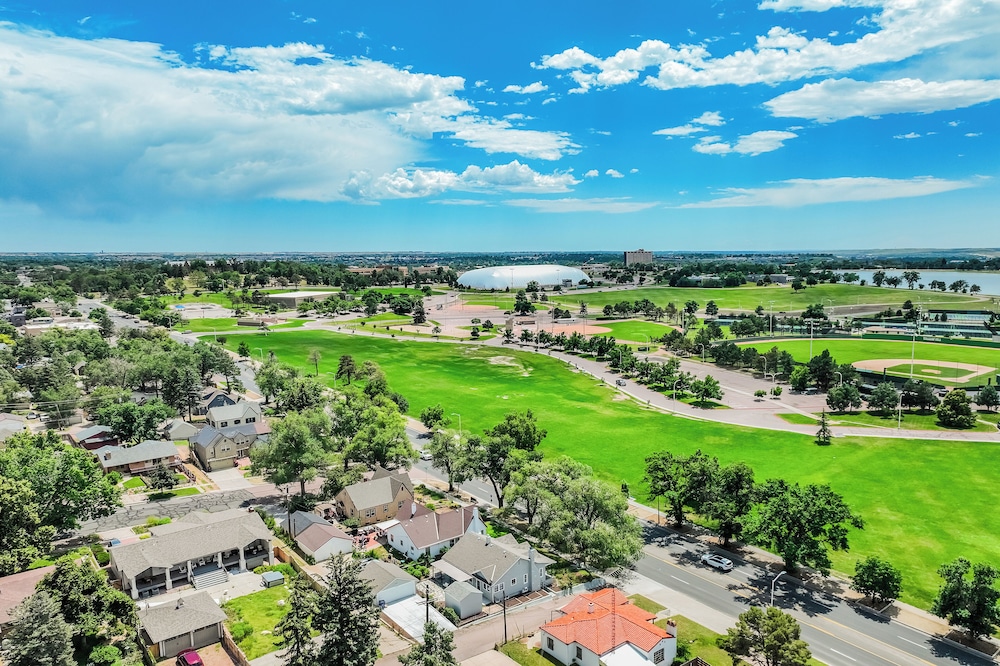 1318 E Pikes Peak