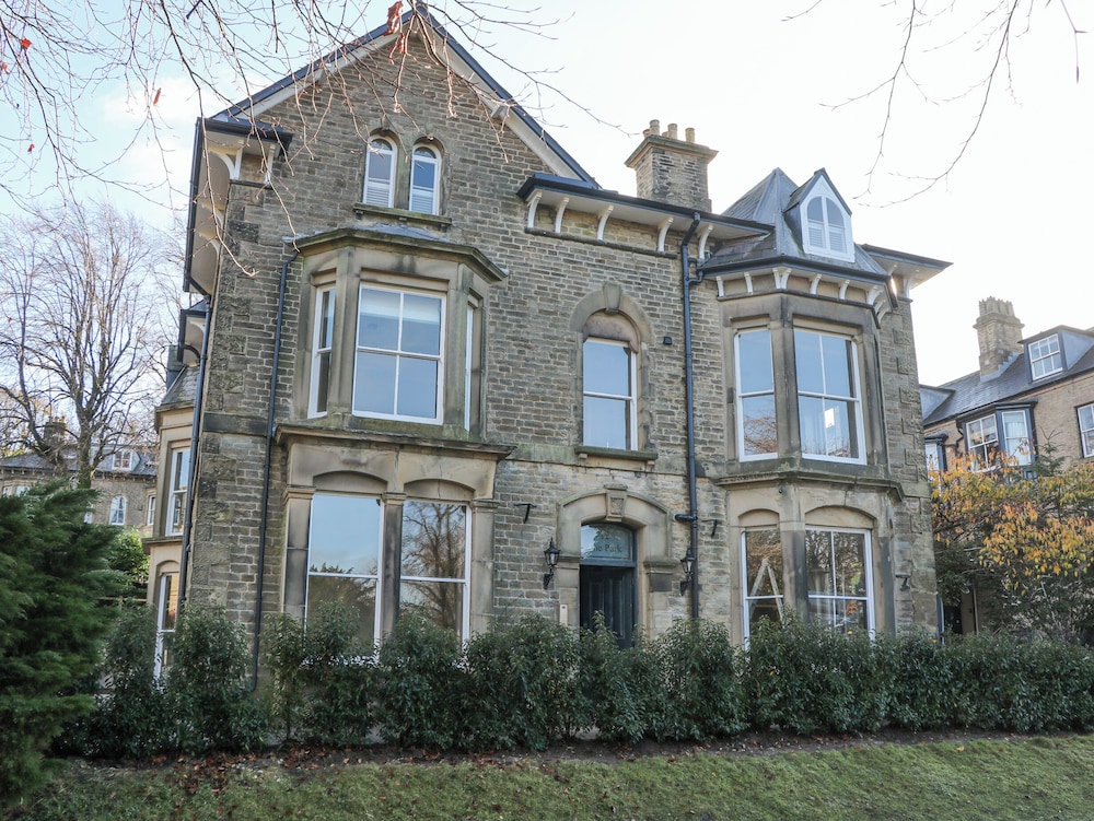 Chatsworth Suite