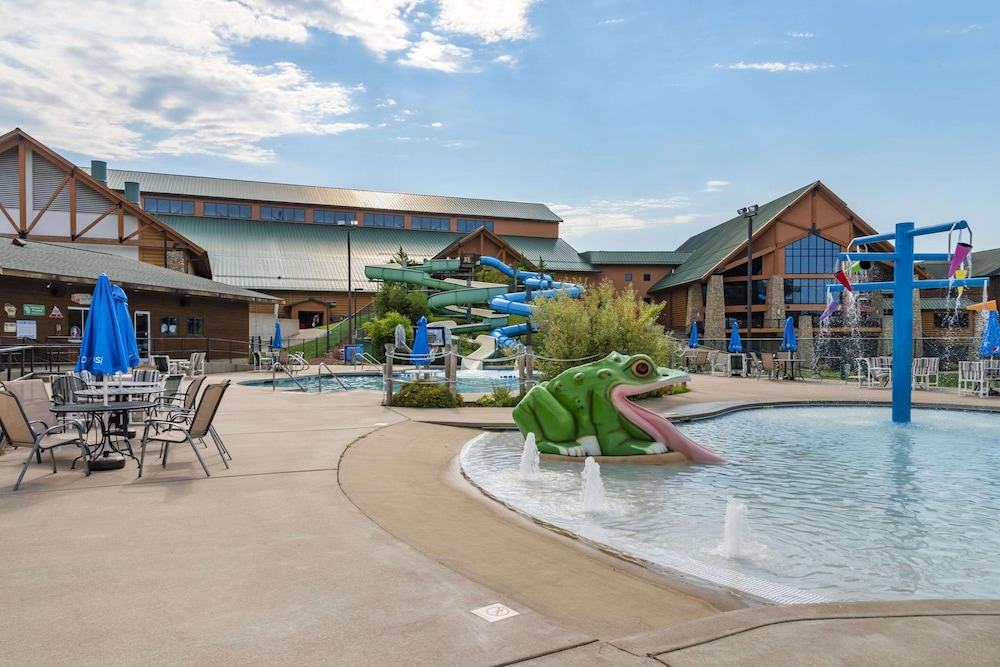Three Bears Waterpark Resort Near Tomah, Ascend Collection Hotel