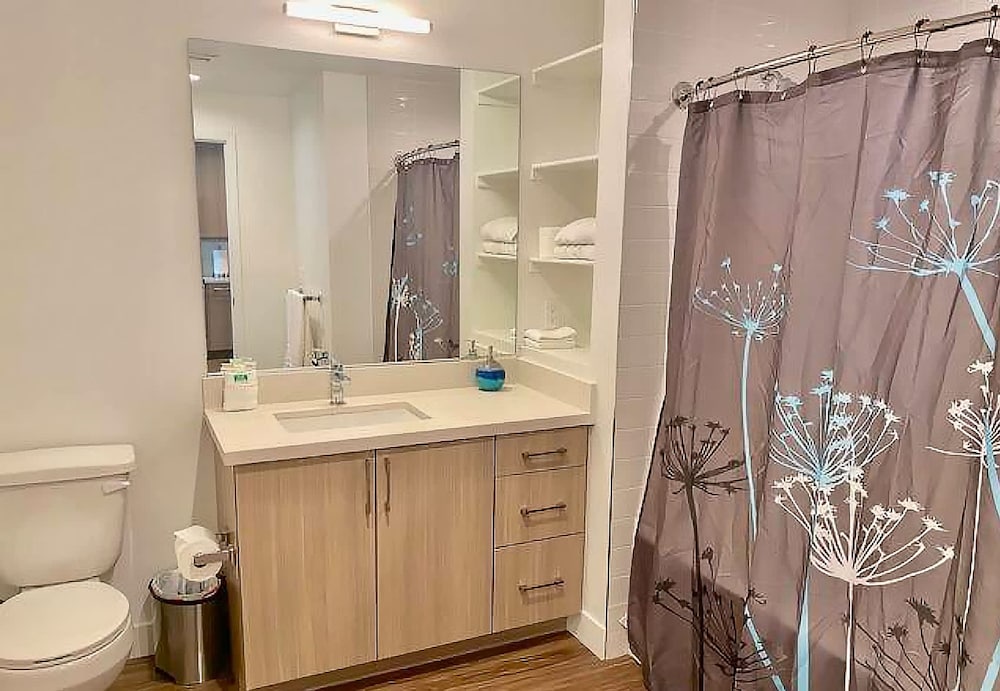Stylish 1BR Family Apartment by Dtla