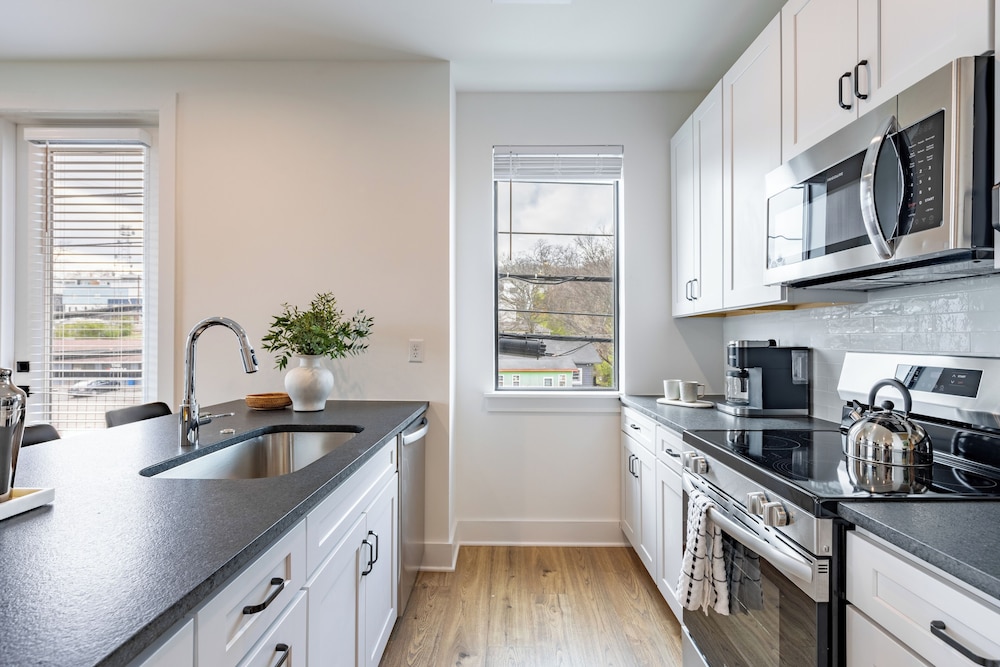The Heights by AvantStay – Modern Condo Minutes from Broadway