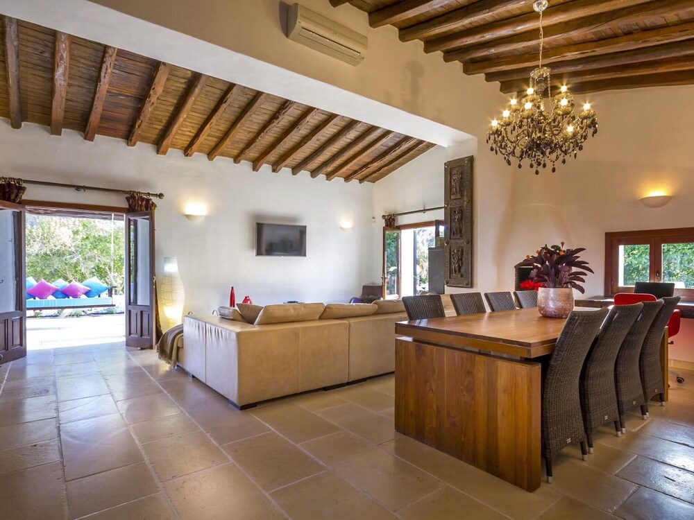 Traditional Villa With Garden