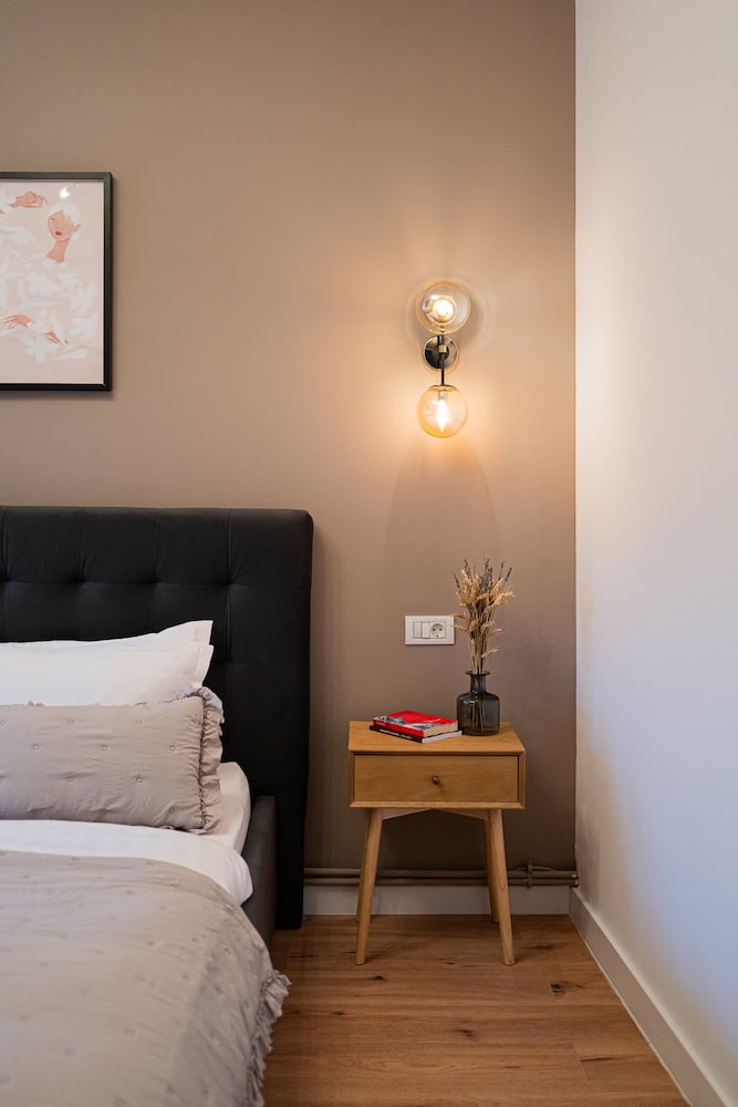 Loggia Luxe 5BR Living in Universitatii Area