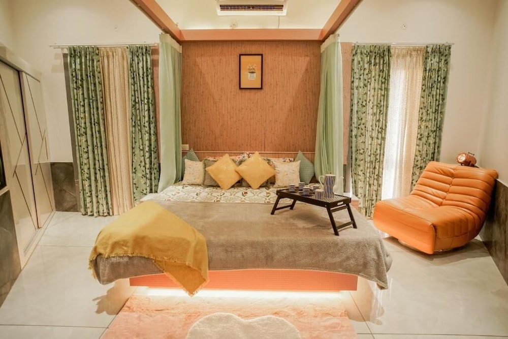 Sanjeevani Farms, Bhopal : A Luxury 5 Bedroom Private Pool Villa