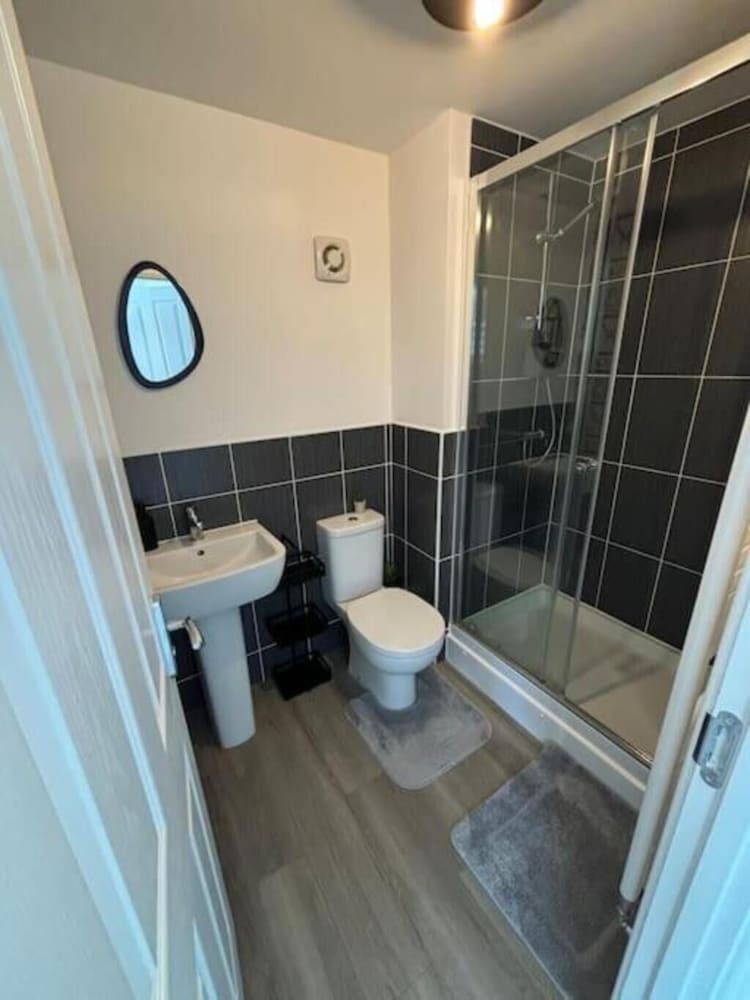 Room in Lenton with free parking