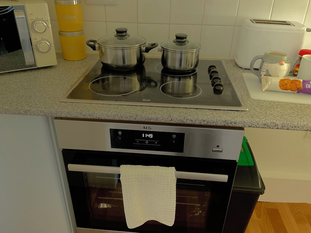 Immaculate 1-bed Apartment in Largs view 5