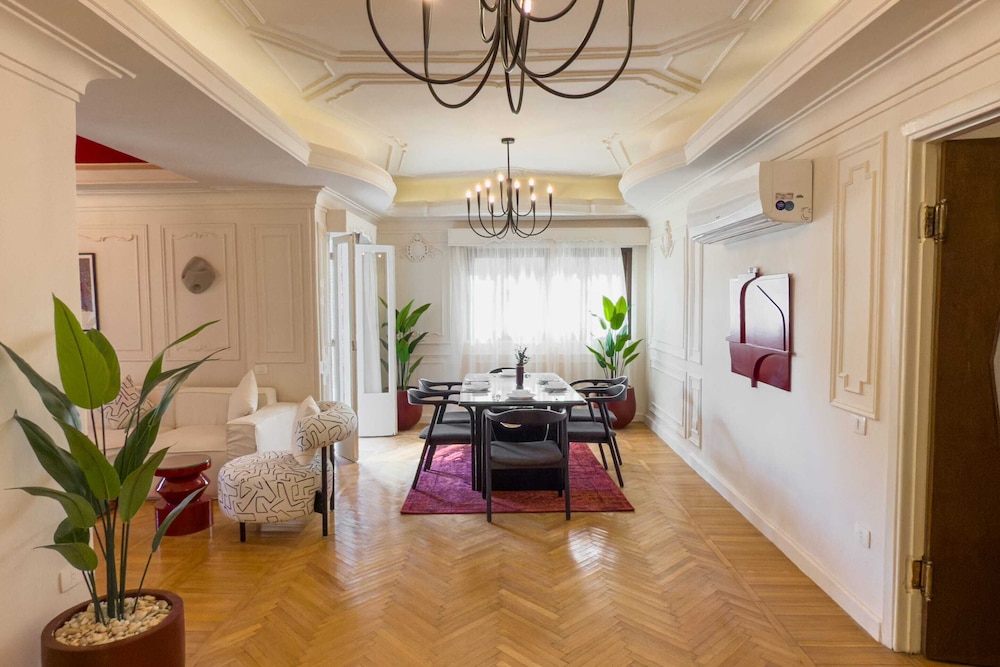 Xuru Stays I The 2bdr Crimson Crib @ The Heart Of Heliopolis