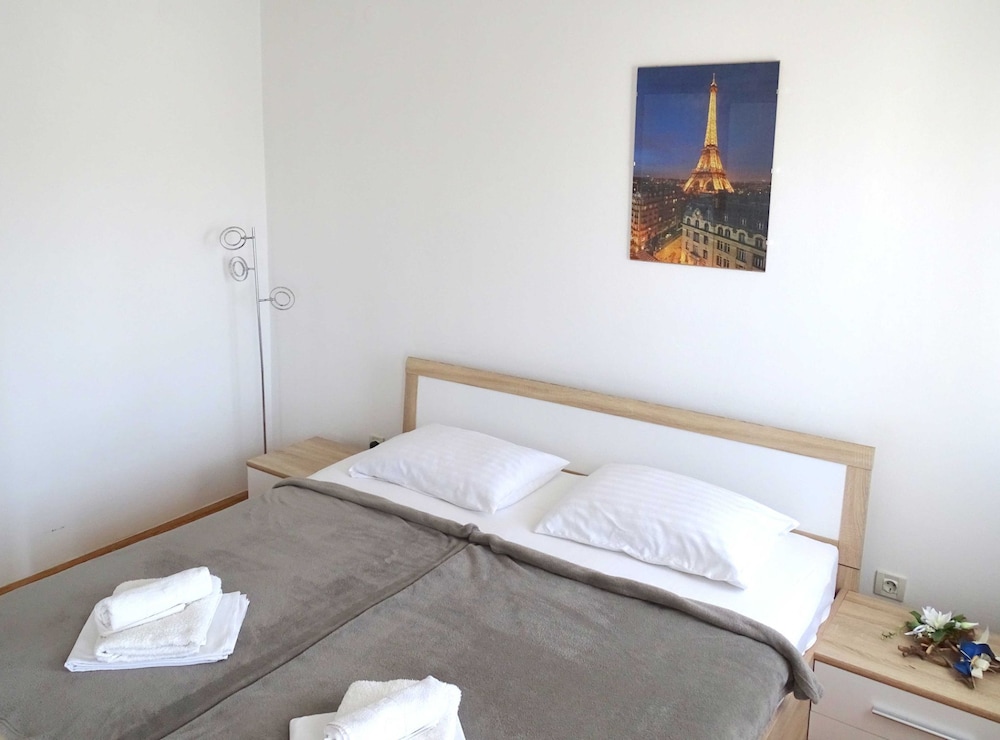 Novi Vinodolski Seafront Apartments With Balcony