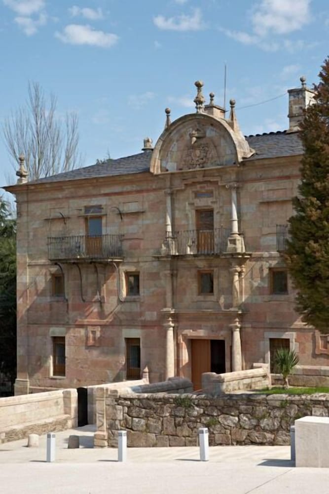 Albergue Monasterio de La Magdalena - Hostel
