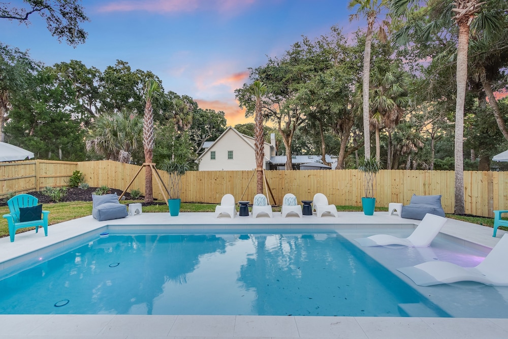 Southern Oasis by Avantstay 0 5mi Walk to the Beach Pool Patio Large Yard