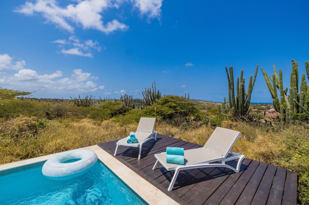 3BR Filled by Nature w Private Pool Ocean View